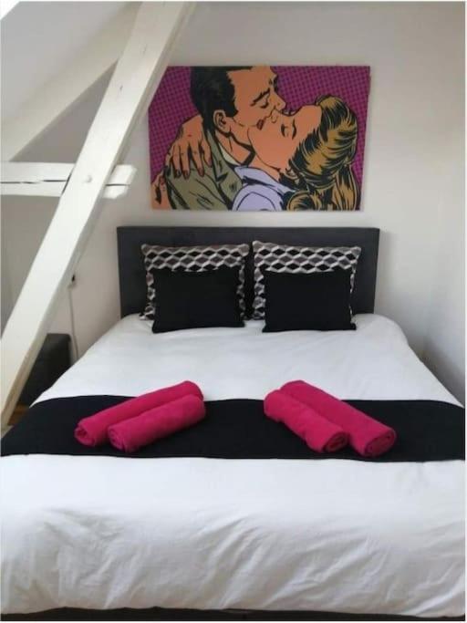 The Pop-Art Luxury Suite Шарлероа Екстериор снимка